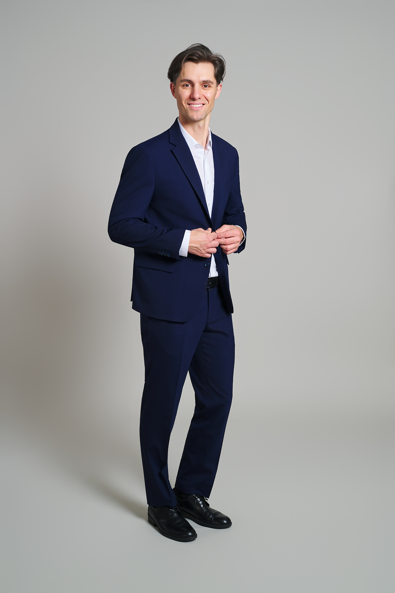 Costum clasic bleumarin