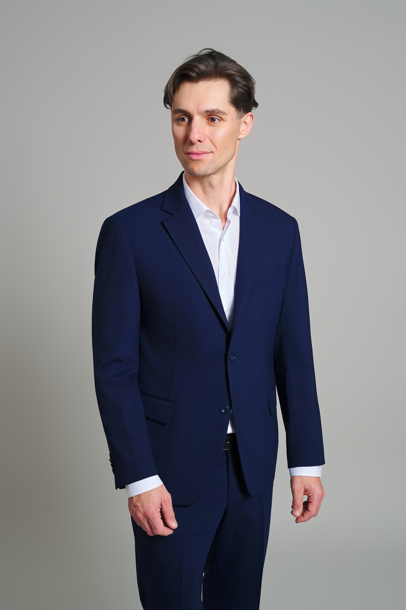 Costum clasic bleumarin