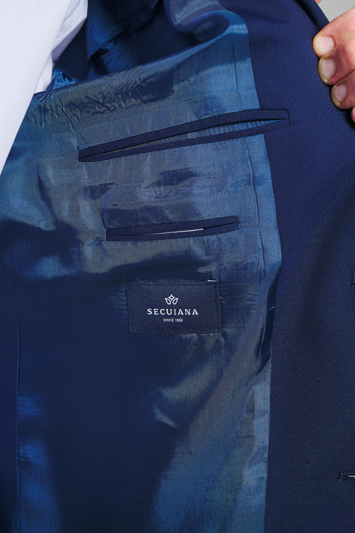 Costum clasic bleumarin